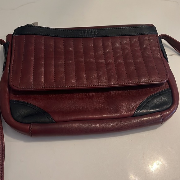 NWT Joanel Canada genuine leather crossbody bag 6 zip pockets, 1 flap inside - Picture 2 of 16